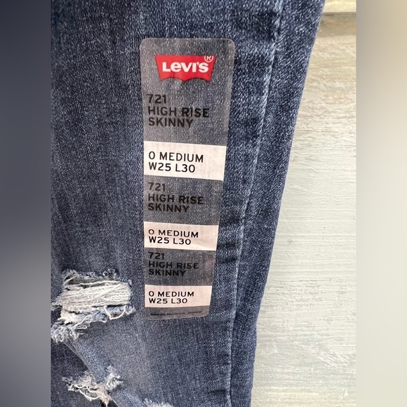 Levi’s High Rise Skinny Jeans - Picture 3 of 5
